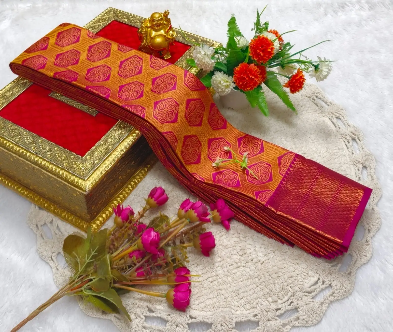 Muhurtham Jacquard Hexagon Paisley Saree